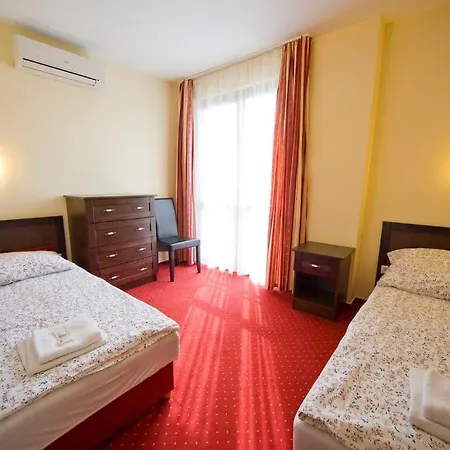 Kek Oeboel Panzio * Balatonfůzfő