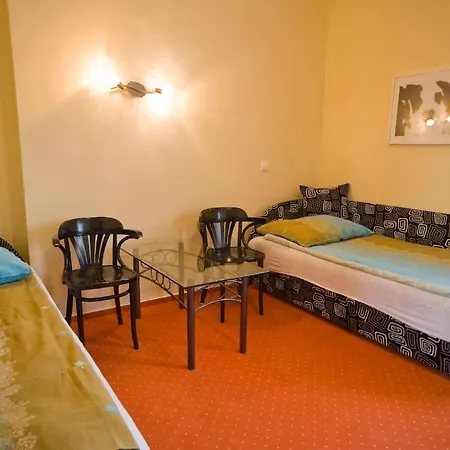 Kek Oeboel Panzio Bed & Breakfast *