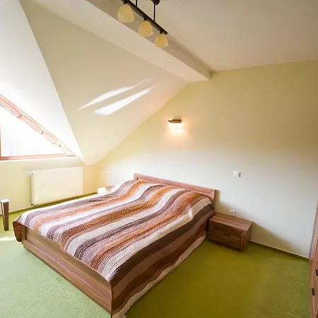 Bed & Breakfast Kek Oeboel Panzio Balatonfuzfo