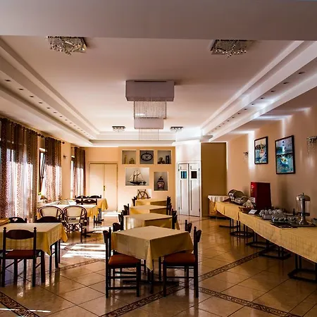 Kek Oeboel Panzio Balatonfůzfő