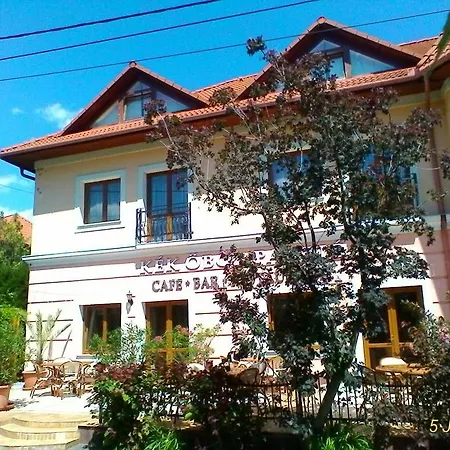 Kek Oeboel Panzio Bed & Breakfast *