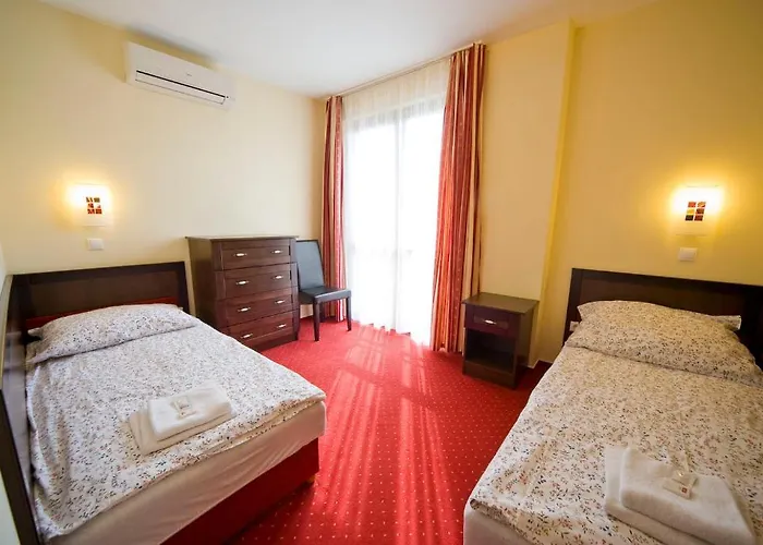 Kek Oeboel Panzio * Balatonfůzfő