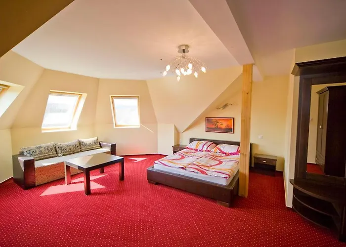 Kek Oeboel Panzio לינה וארוחת בוקר Balatonfůzfő