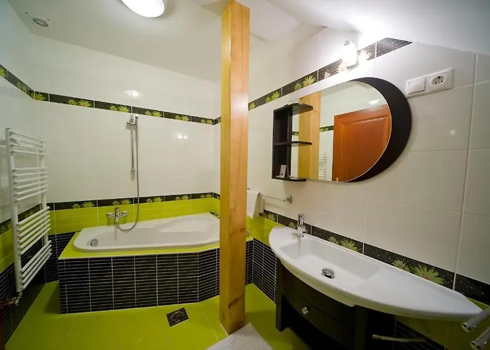 Kek Oeboel Panzio לינה וארוחת בוקר