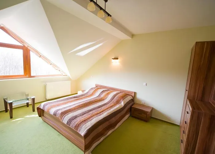 לינה וארוחת בוקר Kek Oeboel Panzio Balatonfůzfő