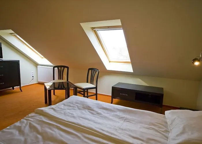 לינה וארוחת בוקר Kek Oeboel Panzio Balatonfůzfő