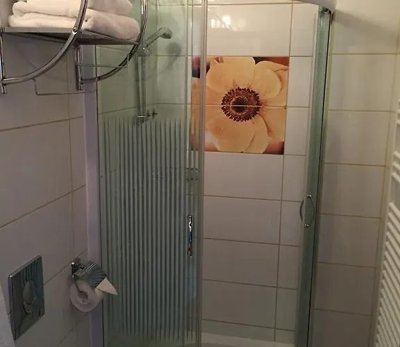 לינה וארוחת בוקר Kek Oeboel Panzio *