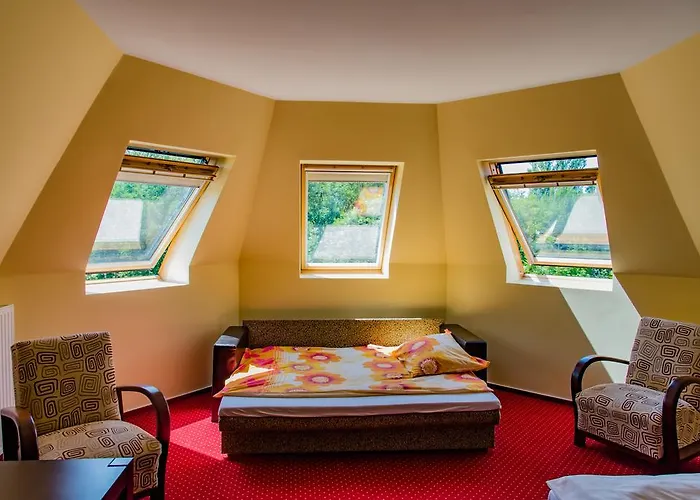 Kek Oeboel Panzio לינה וארוחת בוקר *